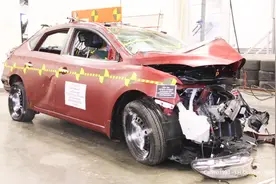 日产轩逸的安全性能怎么样？做个碰撞测试后，心里就有数了！视频封面