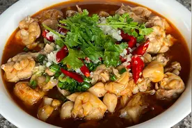 水煮牛蛙的做法，多加一个步骤避免吃到寄生虫，出锅嫩滑鲜香