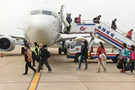 阜阳机场加大航线覆盖，每周航班214个，通达北上广深等21个城市视频封面