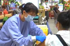 郭台铭捐赠疫苗22天后，台当局终于批准使用，台民众却发现不对劲视频封面