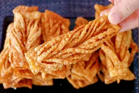 有鸡蛋和面粉就能做的小零食，酥脆咸香做法简单，学会过年露一手