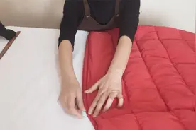 外套里子长外漏不好看，一招教你解决，不拆不剪简单易学