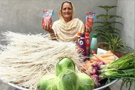 印度老奶奶-100份印式蔬菜炒面-素食主义-无家可归儿童视频封面