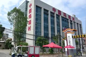 游玩中国玛瑙村，实拍玛瑙制作过程，这样的雕刻手艺要学很久吧？视频封面