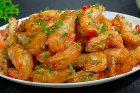 淡水虾王罗氏虾这种做法，咸香味美，肉质鲜嫩，边吃边吸手指视频封面