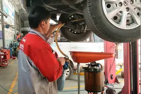 我们的床车首保时间到了，去了趟服务站，机油好脏，赶紧换掉！视频封面