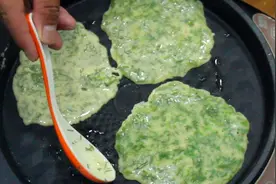 1把小茴香1盆面，一搅一拌淋在锅里摊煎饼，省时省力适合在家做