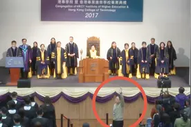 港专学生毕业典礼上不尊重国歌被校方轰出会场：你们选错学校！视频封面