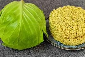 2块方便面加1个包菜，想不到这么好吃，我家一周吃3次，真解馋