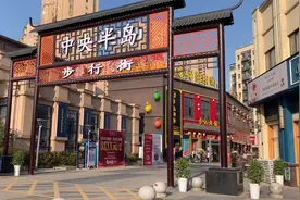 荆州江陵县这条商业街，修的比荆州市里的都豪华，能火起来吗