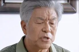 公私不分！老头帮忙安排别人工作，还非要把她安排在儿子公司！视频封面