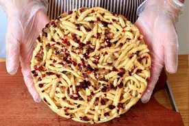 想吃沙琪玛不用买，在家用面条做，松软拉丝，无任何添加剂，好吃