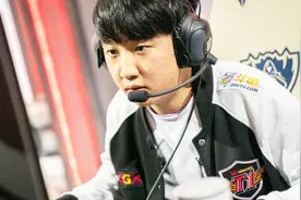 S9专访T1 Khan：C组上单中我所有方面都是最强！视频封面