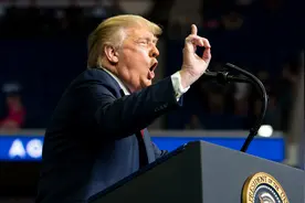 “劣等人”！特朗普怒斥焚烧星条旗行为，批评美国国会无所作为