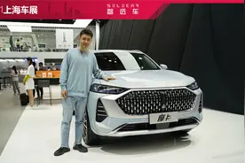 内部空间超大，还配水晶档把，摩卡的内饰到底有多喜人？