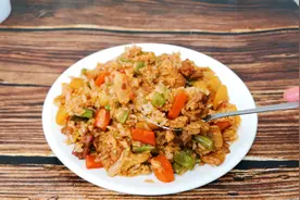 教你懒人焖饭，加入豆角土豆和胡萝卜，饭香可口，家人们都爱吃视频封面