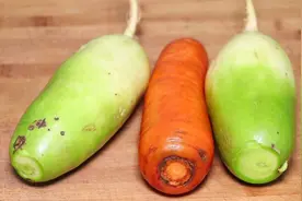 2个青萝卜加1个胡萝卜，分享个好吃不腻的做法，酥香入味，解馋视频封面