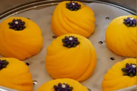 南瓜花卷好看又好吃的做法，蓬松柔软一看就会，过程不复杂