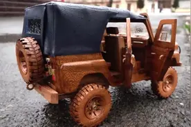 用木头制作一辆JEEP车，能开门能跑路能活动，朋友要用真车交换视频封面