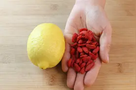 柠檬加枸杞，作用真是厉害，解决很多女人的烦恼，真实用视频封面