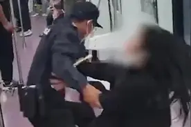 央视网评西安地铁保安拖拽女乘客：文明不应只针对乘客视频封面