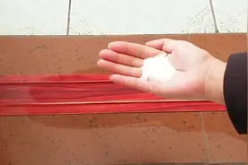 抓紧在门口撒一把食盐，好多人还不懂有啥用，看完真是赚到了视频封面