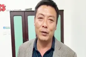 出粗车司机发现后座遗落背包，赶紧联系车队，失主：非常感谢视频封面