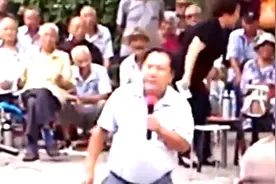 民间大哥演唱河南豫剧《小寡妇哭坟》，哭的撕心裂肺，太感人了！