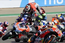 摩托车赛有多可怕？看看这速度，这碰撞简直就是在拿命换成绩视频封面