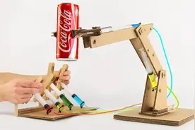 快递纸盒不要丢，废物利用制作液压机械臂，希望不要翻车视频封面