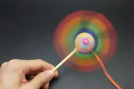 自制一款棒棒糖风车，拉一拉转出五颜六色，孩子能玩好几天视频封面