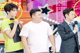 当1米85李现遇上1米82吴磊，两人同框比身高，原谅我不厚道笑了视频封面