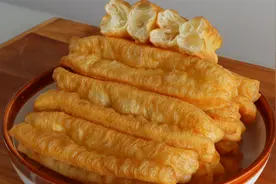 家庭版大油条，只需要醒面一小时，酥香好吃，一点不比外面买的差