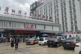 医院回应唐山打人案件受伤女生状况：曾在口腔科就诊，积极治疗中视频封面