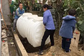 农村施工队推脱不愿做的化粪池，老表自己动手，省下了3000多元视频封面