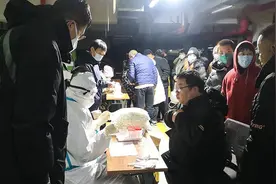 国内又一地暴发疫情，第二轮核酸检测多达19人阳性，源头已锁定视频封面