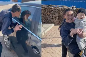 隔辈亲！爷爷见孙子回家过年，开心到小跑迎接，忍不住隔车窗亲娃视频封面