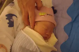 秋月当了10多年的妈妈，今天终于当爸爸了，感谢媳妇儿，辛苦了！