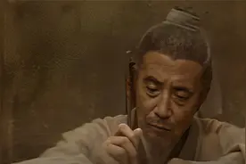 范进连考30年终于中举人，却开心过头成疯子，老娘也当场笑丧命