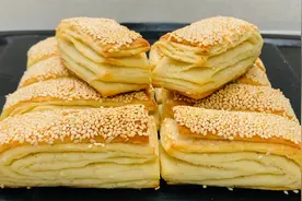 喜欢吃面粉的要收藏，教你做脆饼，酥香多层又掉渣，层层薄如纸