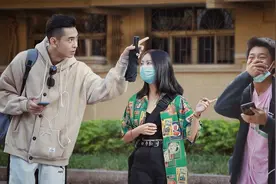 社会实验：当男生被陌生美女夸奖长得帅，他们的反应太真实了