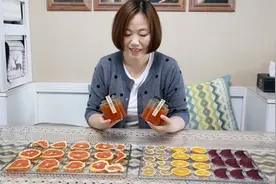 家人接连感冒咳嗽，燕子自制蜂蜜柚子茶和果干，泡水香甜又去火