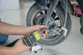 电动车换碟刹下泵快速排空气，全网最新方法，小白看完都能搞定