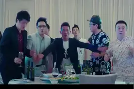 前任攻略：美女遭人挑衅，一杯酒直接就浇对方头上，真是太霸气了