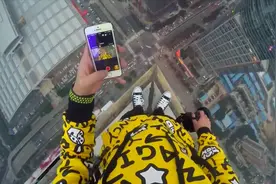 深圳的城镇化率100%，200米以上的建筑就有100栋，爬到楼顶去看看