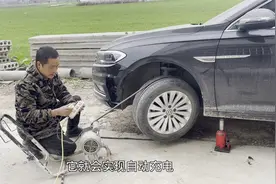 汽车电瓶没电不用更换电瓶，小伙用电机激活电瓶，十分钟完美解决