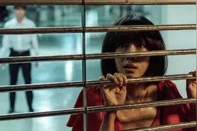 都是身材惹的祸，女白领被保安电晕，醒来后却成为视频女主角！视频封面