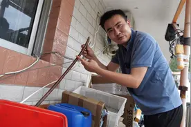 空调漏水不要怕，维修厮教你疏通下水道，又节省300