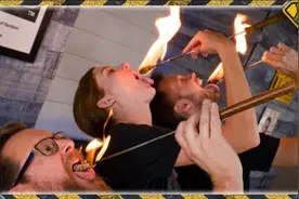 大神教你吞火表演的原理是什么？学会了也别模仿哦