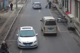 开车误入单行道别着急，交警教你正确做法，不扣分不罚款，记心上视频封面